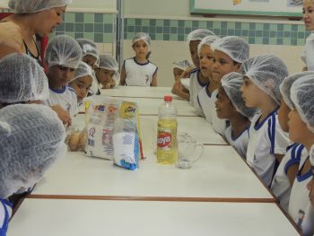Oficina de nutrição para alunos da rede municipal