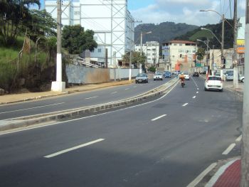 Canteiro central da avenida Maruípe
