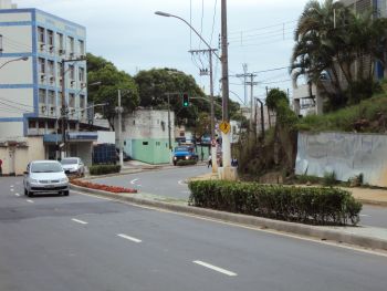 Canteiro central da avenida Maruípe