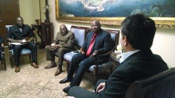 Visita prefeito de Camarões