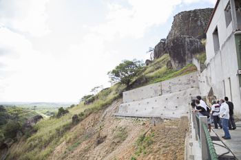 Obra de encosta Joana D´Arc