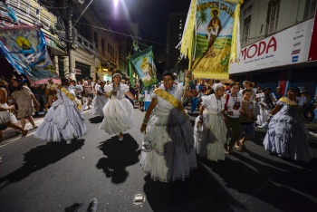 Cortejo com banda de congo segue para Fafi no Viradão Cultural