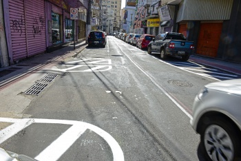 Rua do Rosário recebe nova sinalização horizontal