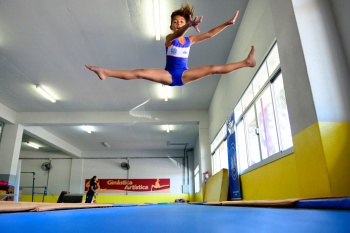 Kesia Gomes de Lima treinando no Centro de Excelência de Ginásticas e Lutas