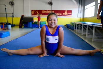 Nataly Gomes Vieira treinando no Centro de Excelência de Ginásticas e Lutas