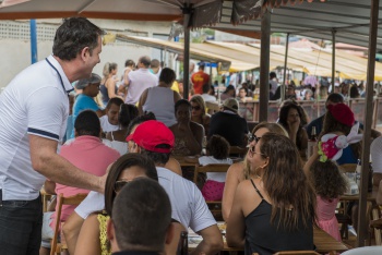 Prefeito no Festival da Torta
