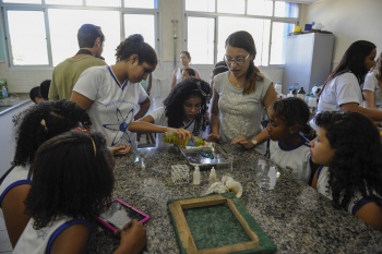 Alunos da EMEF Tancredo de Almeida Neves visitam a EMEF Suzete Cuendet