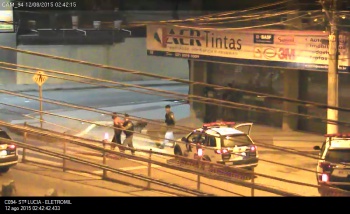 Arrombamento carro na Leitão da Silva