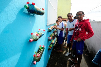 Cajun Engenharia Atividade Artística com materiais recicláveis