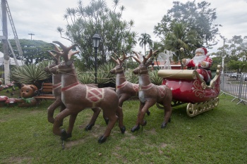 Árvore de Natal na Praça dos namorados