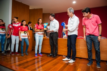 Homenagem aos campeões brasileiros de futebol de areia