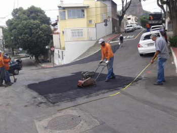 Operação tapa-buracos em Maruípe