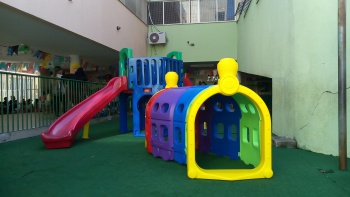 Escolas municipais de Vitória recebem novos brinquedos para pátios