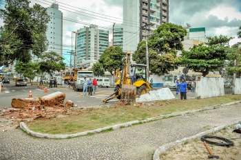 Início das obras de reforma da Praça do Cauê