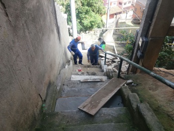 Escadaria em Consolação recebe manutenção