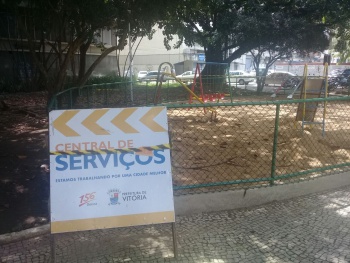 Central instala brinquedos na praça Getúlio Vargas