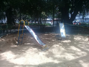 Central instala brinquedos na praça Getúlio Vargas