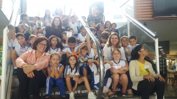 Exposição Olhares Singulares do Cmei Zenaide Genoveva no shopping Jardins em Jardim da Penha