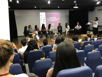 Debate alunos de mestrado sobre Direitos Humanos