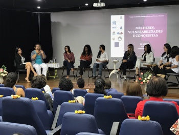 Debate alunos de mestrado sobre Direitos Humanos