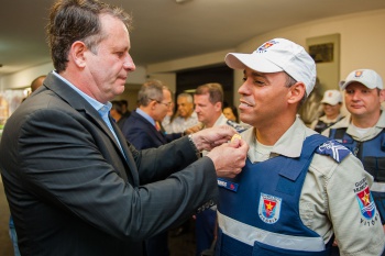 Entrega dos botons e 07 viaturas a guarda civil