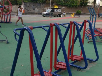Praça em Jardim Camburi