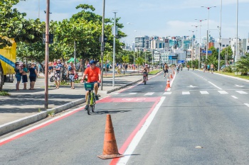 Rua de lazer na Avenida Dante Michelini, Praia de Camburi