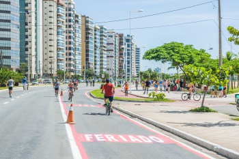 Rua de lazer na Avenida Dante Michelini, Praia de Camburi