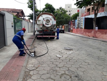 Desobstrução de rede de drenagem_Mata da Praia