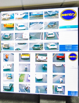 Tela de monitoramento do Cerco Eletrônico no setor de videomonitoramento da Guarda Civil Municipal