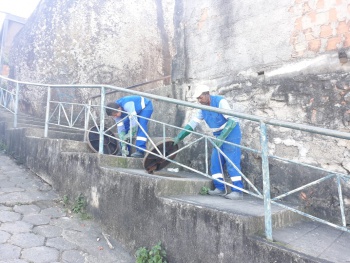 Conserto de vazamento de esgoto em Cruzamento