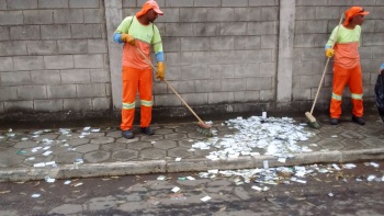 garis limpando as ruas nas eleições 2018