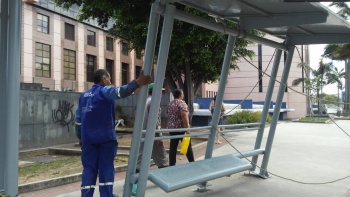 Instalação de abrigo de ônibus na Assembleia Legislativa