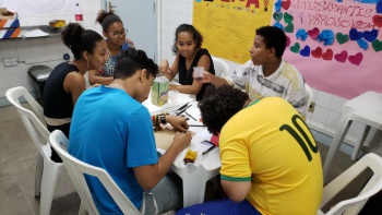 Oficina de grafite do Projovem no Cras Santa Martha