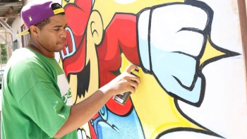 Oficina de grafite do Projovem no Cras Santa Martha