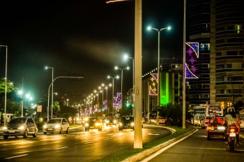 Iluminação de Natal na Avenida Dante Michelini - Praia de Camburi