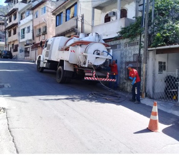 Desobstrução mecanizada de rede de drenagem em Itararé