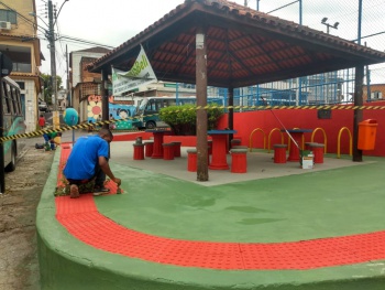 Pintura na praça em Bela Vista