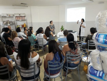 Turmas lotadas no treinamento de manipulação de alimentos no Banco de Alimentos