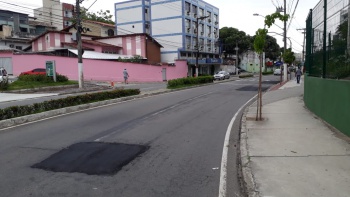 Tapa-buraco na av Maruípe