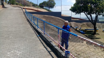 Pintura e manutenção na praça de Santos Reis (Mirante)