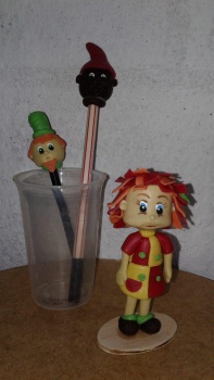 Bonecos da Emília, personagem de Monteiro Lobato, confeccionado em biscuit