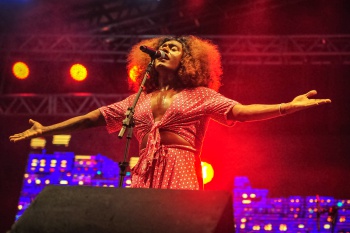 Viradão Vitória 2019 - Show Liniker e Os Caramelows