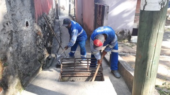 recuperação de rede de drenagem na escadaria Rodrigues Arzão no bairro Forte São João