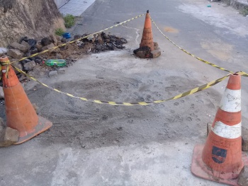finalizando reparo na Rua Silvio Soares em Bonfim