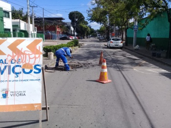 troca de tampa de pv na Rua Marins Alvarino em Itararé