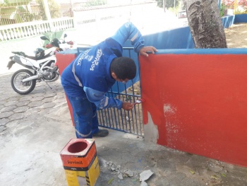 Praça Flamboyant em Universitário. Reparo pontual na alvenaria e pintura do local