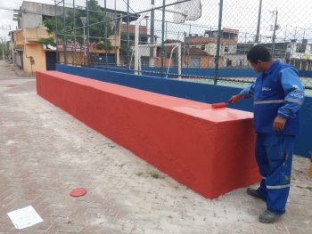 Pintura na Praça Ailton Galante em Estrelinha