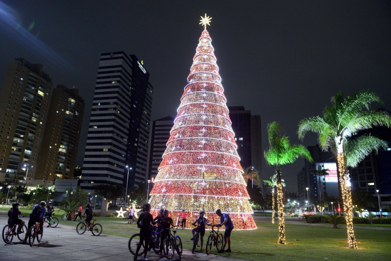 Árvores de Natal trazem luz e brilho para a capital – Prefeitura de Vitória
