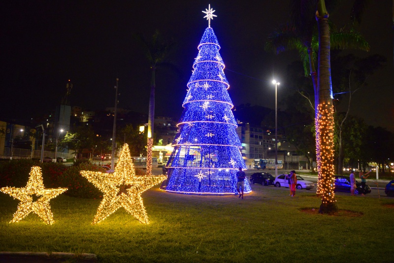 Árvores de Natal trazem luz e brilho para a capital – Prefeitura de Vitória